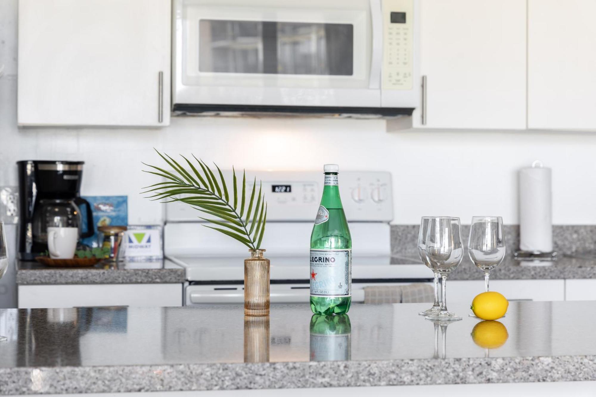 Aloha Vibes With Ocean Views, Near Beach & Parking! Гонолулу Екстер'єр фото
